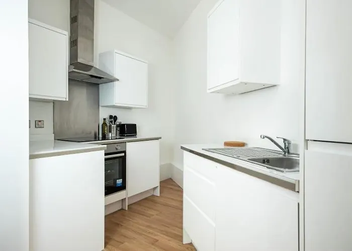 Lovely 2 Bedroom In Central *