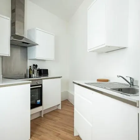 Lovely 2 Bedroom In Central *