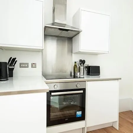 Lovely 2 Bedroom In Central *