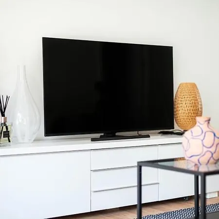 Lovely 2 Bedroom In Central